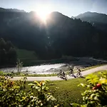 Haus Alpenkoenig Stubaier Gletscher شقة